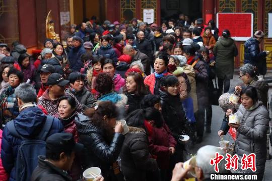 “暖心”腊八节开启中国年 全民喝粥“讨彩头”