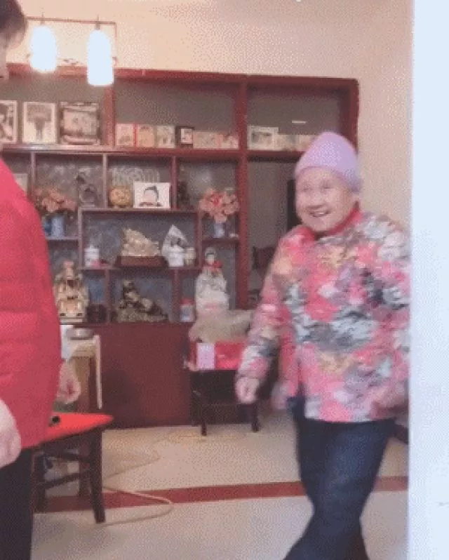 这15秒火遍了全球 中国亲情暖哭外国网友