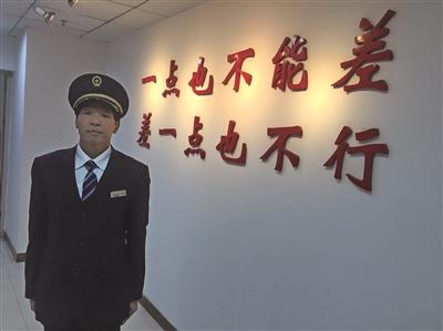 70後火车司机倪伟平：26年春节驾驶室度过