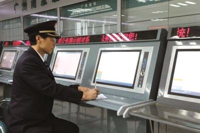70後火车司机倪伟平：26年春节驾驶室度过