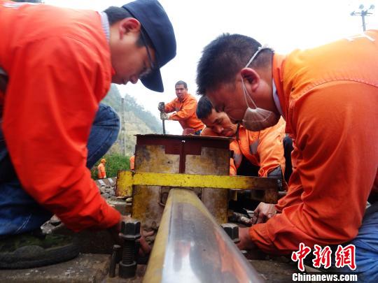 春运幕後：鹰厦铁路线上的“钢轨医生”