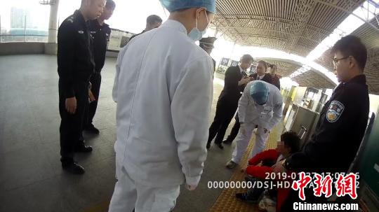 男子半年两次癫痫病发 救他的居然是同一个民警