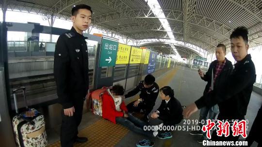 男子半年两次癫痫病发 救他的居然是同一个民警