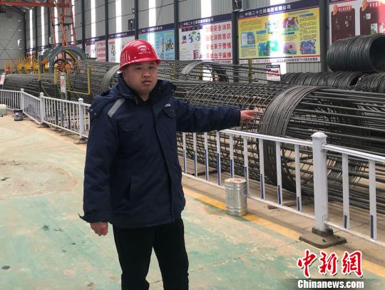 “留守”甘肃的建筑工：为早日竣工过年不回家