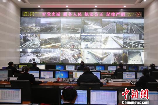 探访盐城市公安局110报警服务台：为群众平安过节站岗放哨