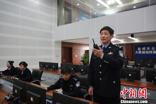 探访盐城市公安局110报警服务台：为群众平安过节站岗放哨