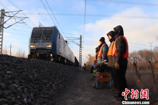 “钢轨医疗队”为铁路做体检 守护春运安全路