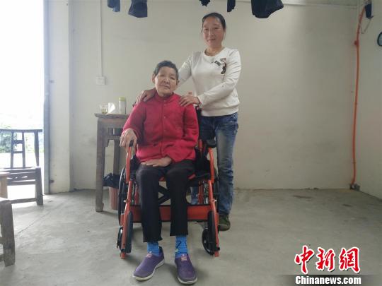 湖北夷陵：好侄媳照顾重病叔婶二十余载(图)