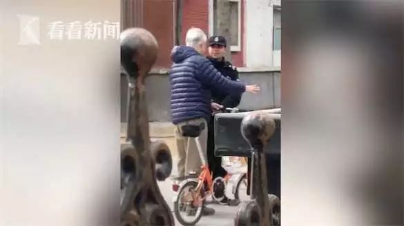 中传保安向老教授学播音 学生：还有什麽理由不努力！