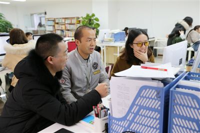 从“外卖小哥”到“诗词冠军”再到“成都老师” 雷海为何选择成