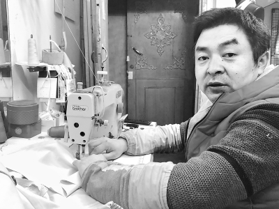 张建华 一把剪刀裁出美丽人生