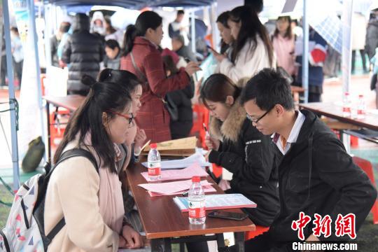 广西举办20余场招聘会助25万高校毕业生就业