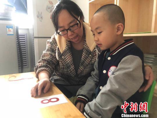 “星娃”家长：用最大的耐心 陪伴孩子点滴进步