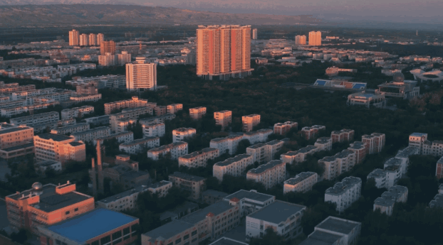 同楼层换教室要走8分钟 这是什麽“神仙”学校？