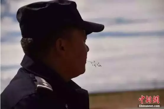 背靠戈壁面朝天，这群驻守在可可西里的年轻人图啥？