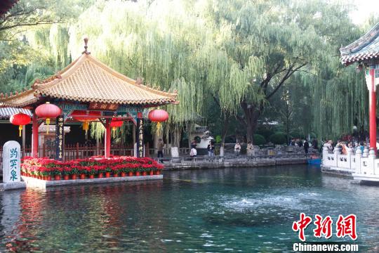 济南趵突泉水位连续59天破“橙” 遇停喷危机