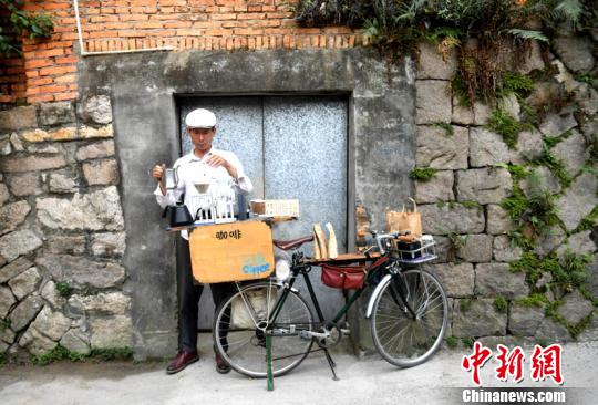 小巷里的单车“咖啡屋” ：一辆单车，一种情怀