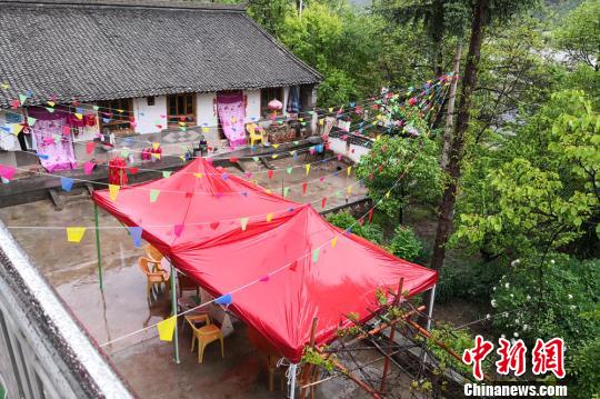 甘肃漳县灾後重建农妇办农家乐：生活从拮据到有滋有味
