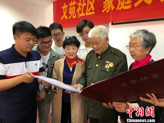 江苏扬州开展“家庭文明档案”公益行动 传播文明家风