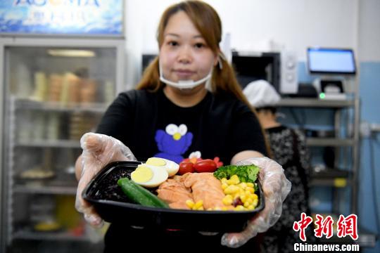 260斤胖妹瘦身开店潜水：努力就会遇到更好的自己