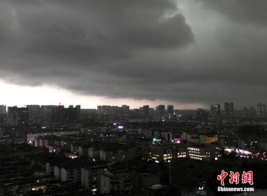 强对流天气蓝色预警发布 东北等多地将有雷暴大风