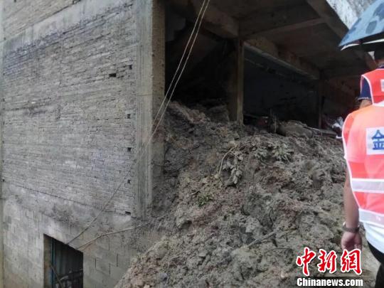 云南金平暴雨引发山体滑坡 已致3人遇难