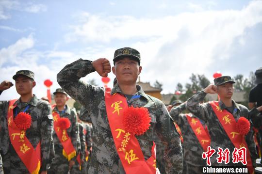 云南省举行2019年度入伍新兵出征仪式