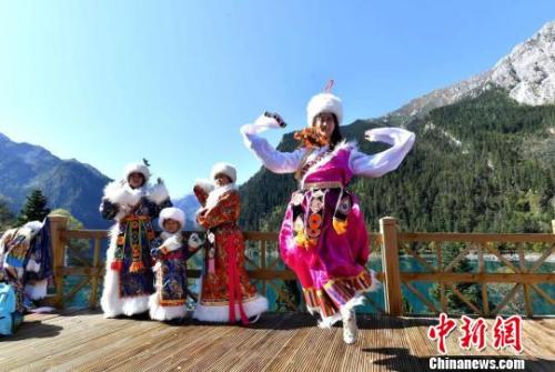 “童话世界”九寨沟再次开园迎客