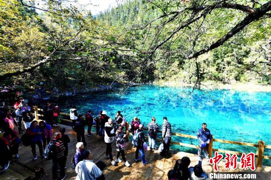 “童话世界”九寨沟再次开园迎客