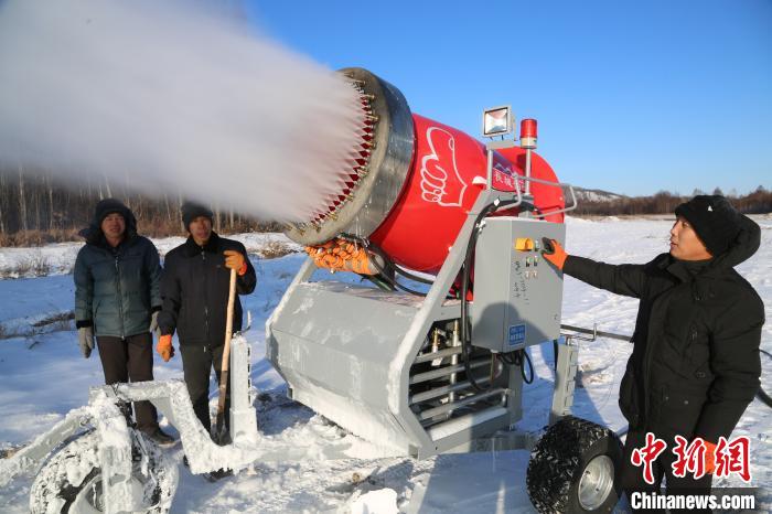 最低温-38.3℃ “中国最冷小镇”呼中现雾凇美景