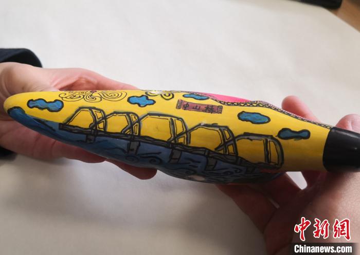 兰州小学生乐器绘本土元素 “家乡味”音乐激发学习兴趣
